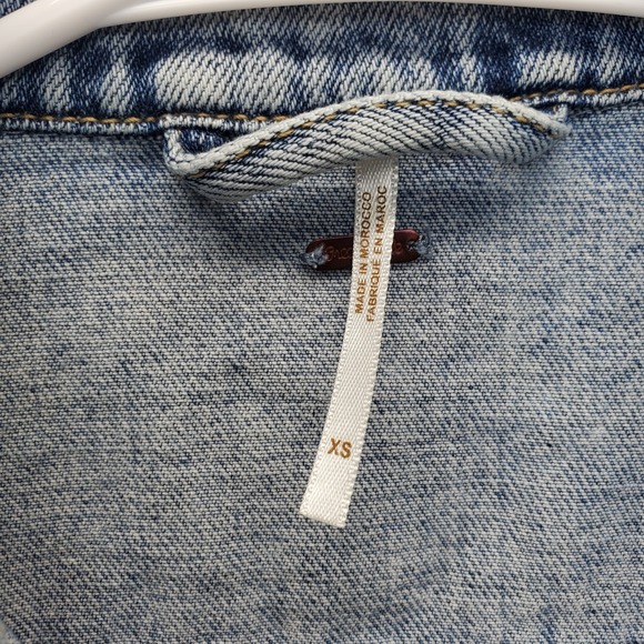 Free People Trucker Jacket Womens XS Blue Denim Detail Chest Pocket Button Front - Picture 7 of 13